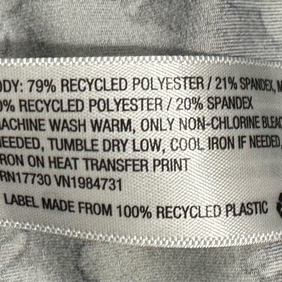 All in Motion Jaguar Black & Gray Print Cropped Legging Mesh Back. - Picture 8 of 9